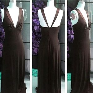 Laundry by Shelli Segal Plunging Sleeveless Gown 0